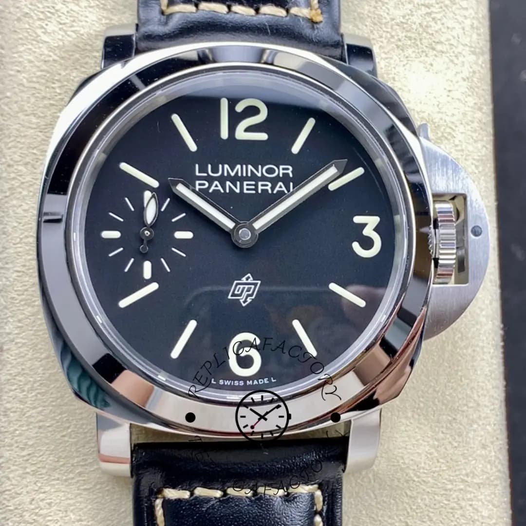 Panerai Luminor 44 Logo PAM01084 Replica Black Leather Strap — view 1