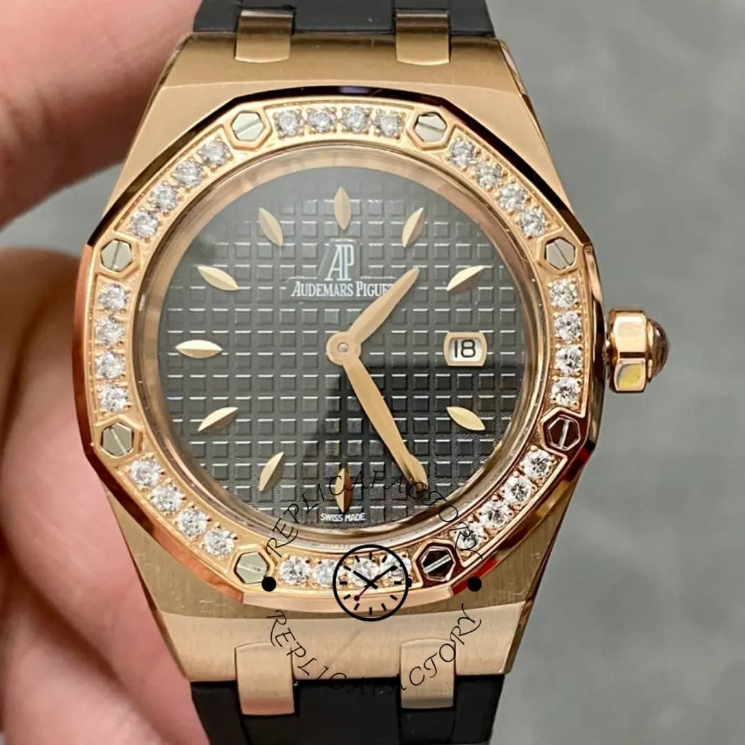 AP Royal Oak Ladies Diamond Replica 67621OR.ZZ.D080CA.01 Black Rubber — view 1