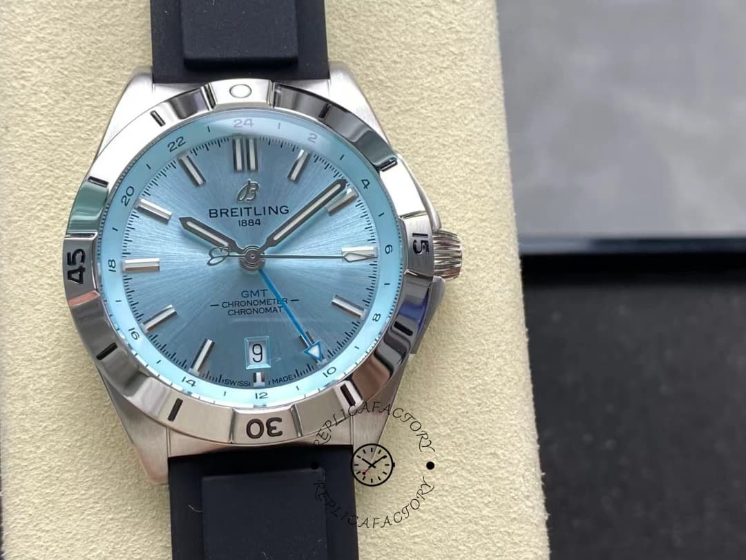 Breitling Chronomat GMT 40 Ice Blue P32398101C1S1 Replica — view 1