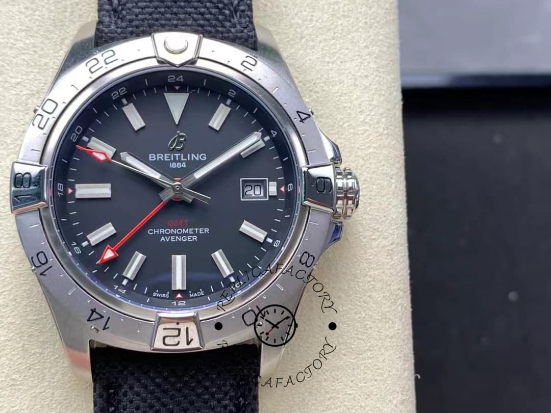 Breitling Avenger GMT 44MM Red Pointer A32320101B1X1 Replica — view 1