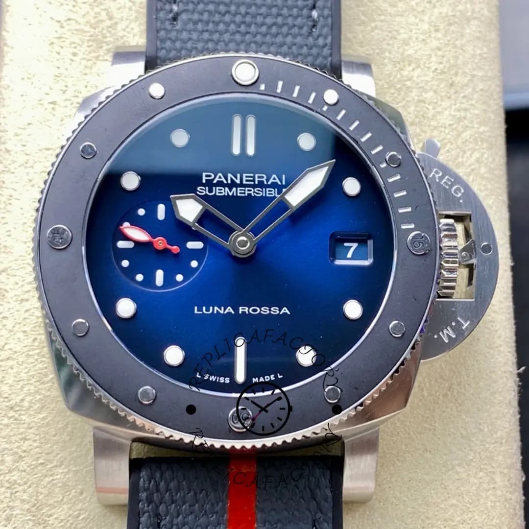 Replica Panerai PAM01565 Submersible Luna Rossa 42mm Blue Dial — view 1