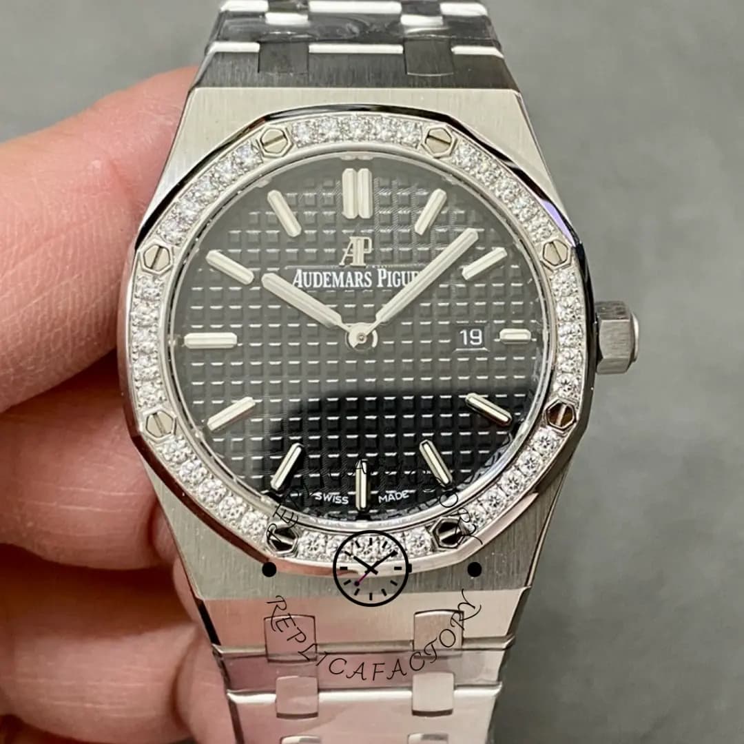 AP Royal Oak Quartz Diamond-Set 67651ST.ZZ.D002CR.01 904L Stainless Steel 1:1 Clone — view 1