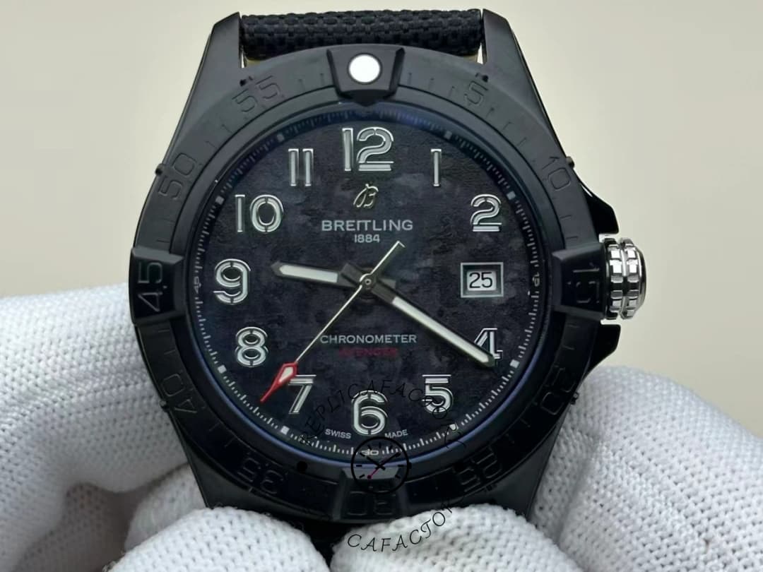 Breitling Avenger Automatic 42mm S17328101B1X1 Replica — view 1
