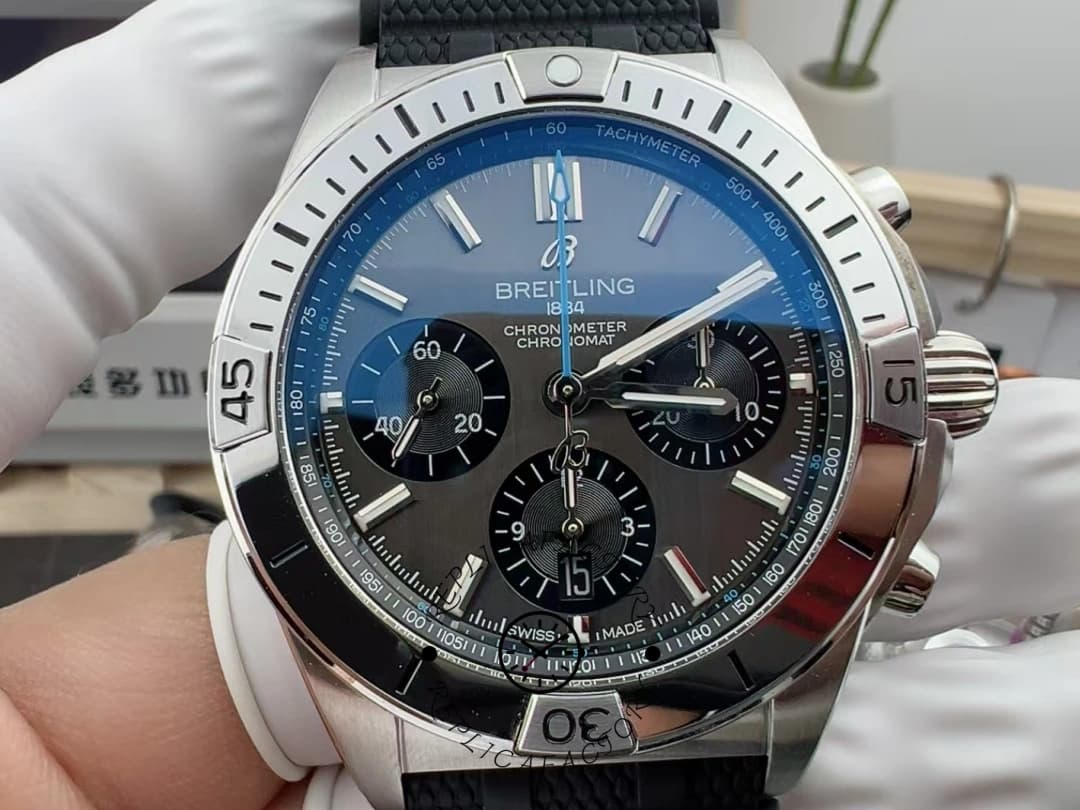 Breitling Chronomat B01 42mm EB0134101M1S1 Replica — view 1