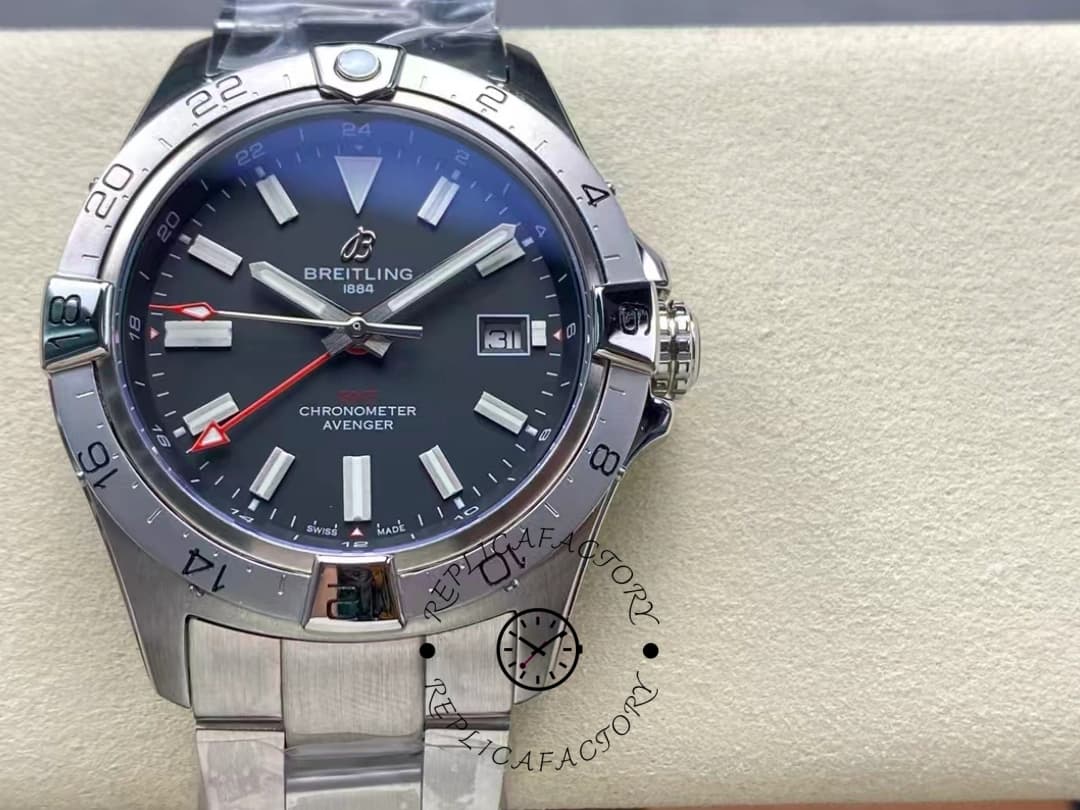 Breitling Avenger GMT 44MM Red Pointer A32320101B1A1 Replica — view 1