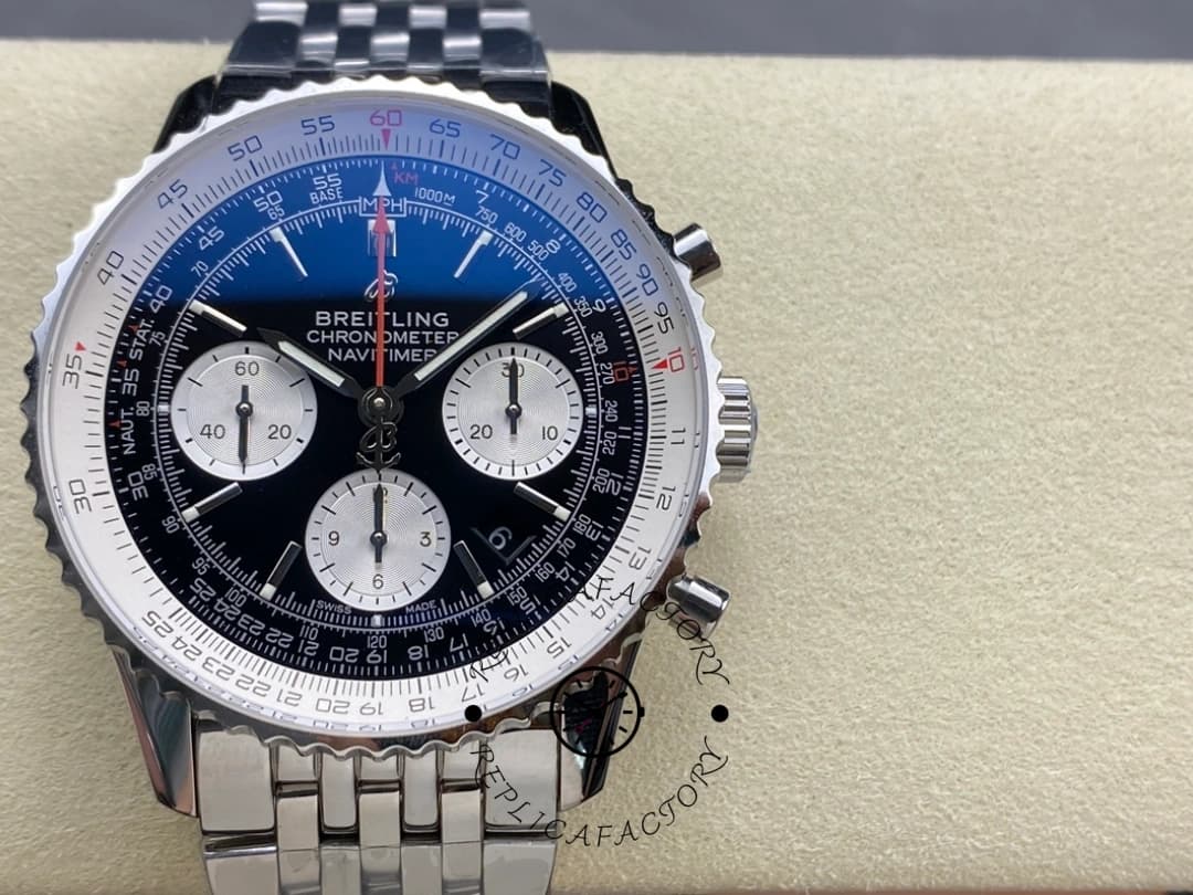 Breitling Navitimer 1 B01 Replica Chronograph AB0121211B1A1 43mm — view 1