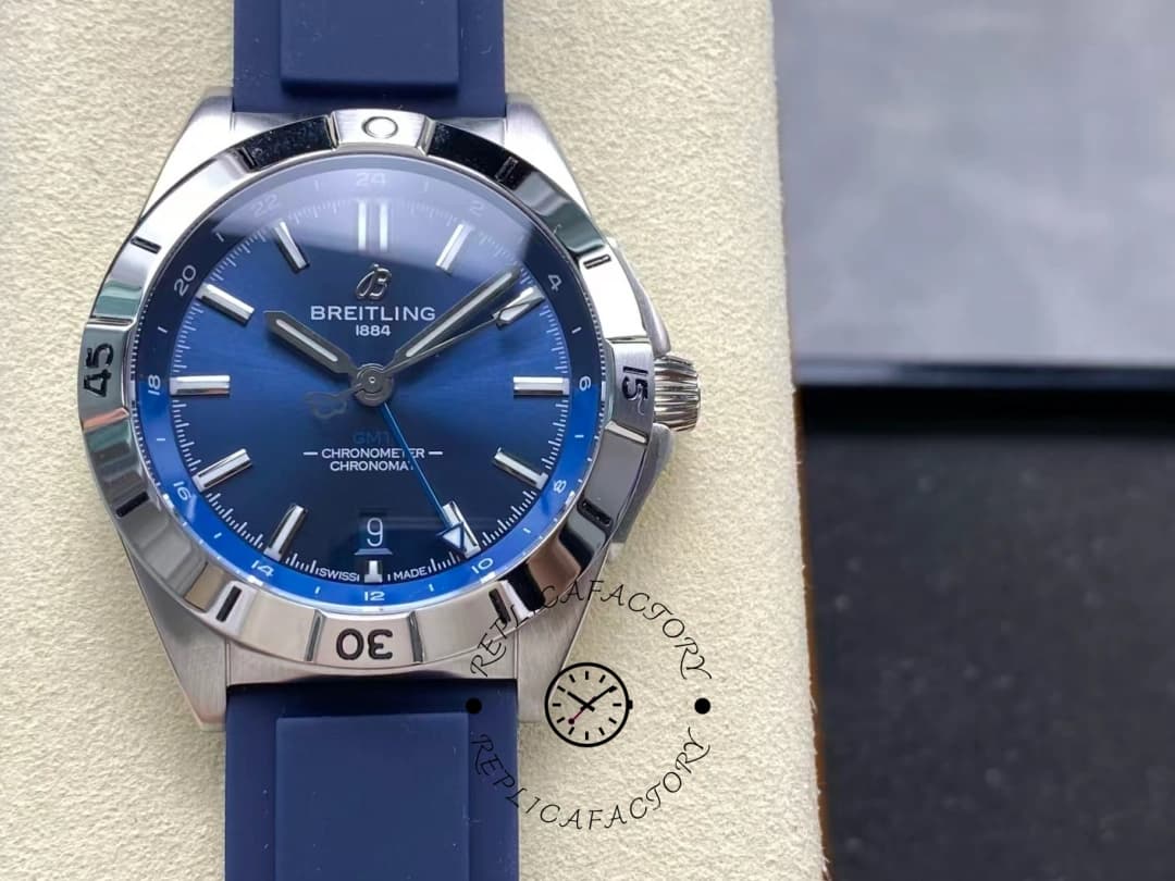 Breitling Chronomat GMT Blue Pointer A32398101C1A1 Replica — view 1