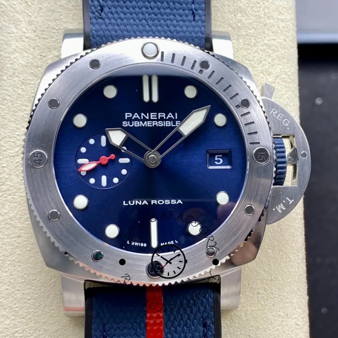 Panerai PAM01391 Submersible QuarantaQuattro Luna Rossa Replica 44MM Men's Watch — view 1