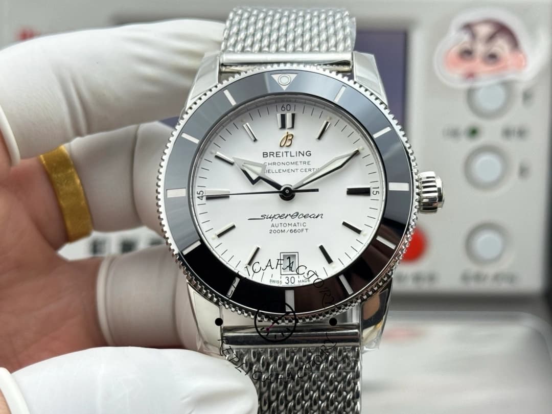 Breitling Superocean Heritage 46 Chronometer Silver Dial AB202012/G828/152A Replica — view 1