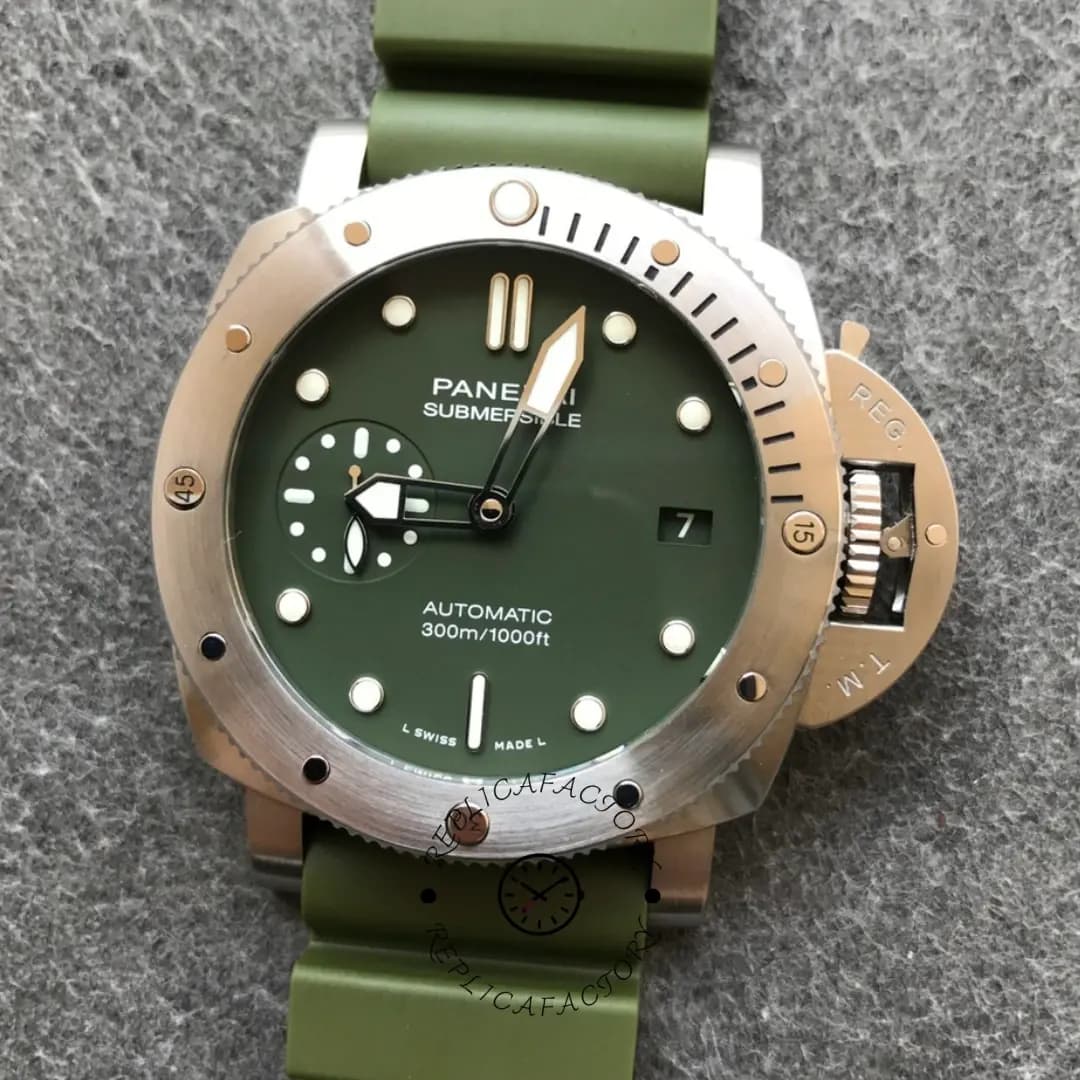 Panerai PAM01055 Luminor Submersible 42 Green Dial 1:1 Clone Verde Militare — view 1