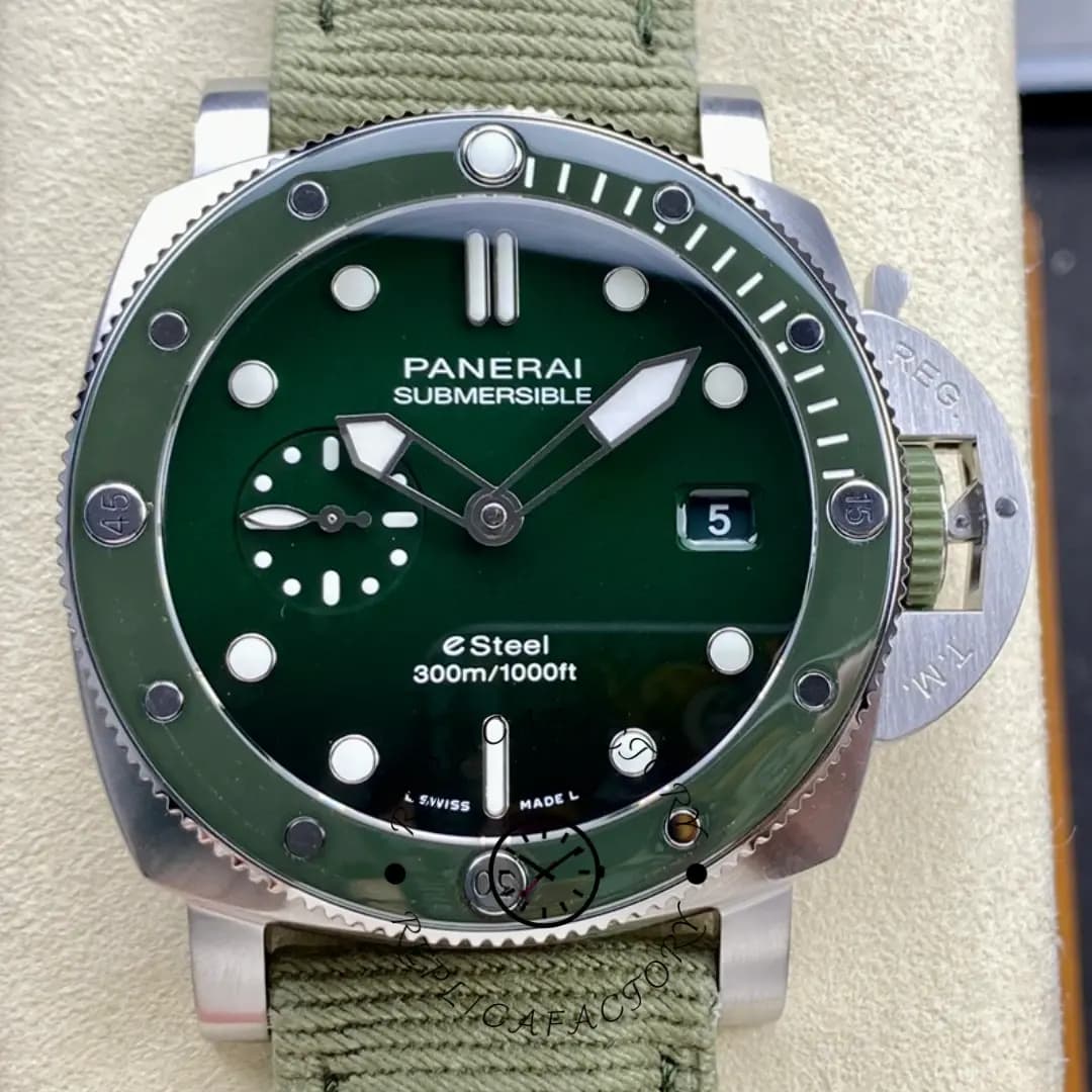 Panerai Submersible QuarantaQuattro 44MM Replica PAM01287 Green eSteel Diver 300m — view 1