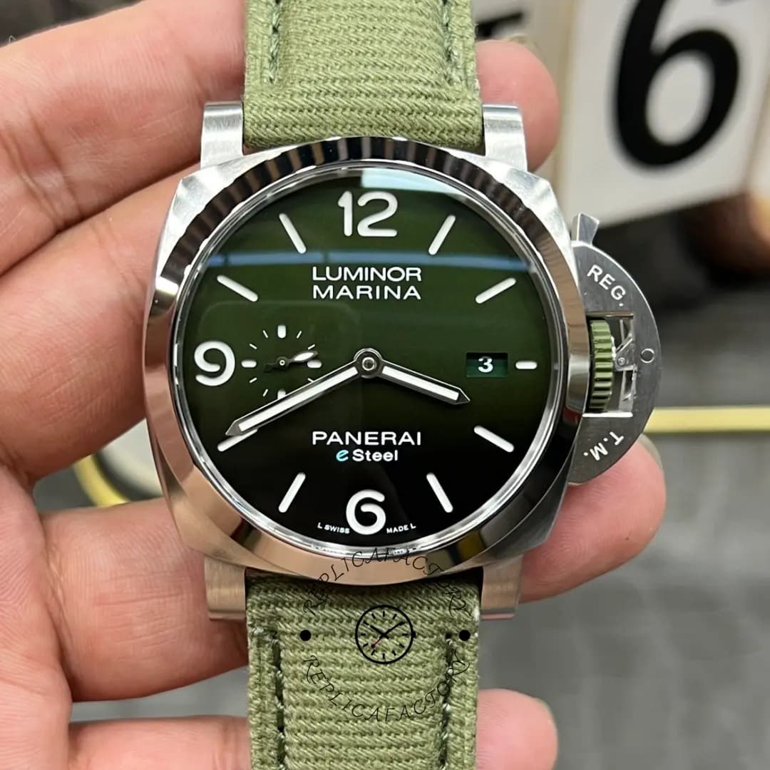 Replica Panerai Luminor Marina eSteel Verde Smeraldo PAM01356 44MM Green Dial — view 1