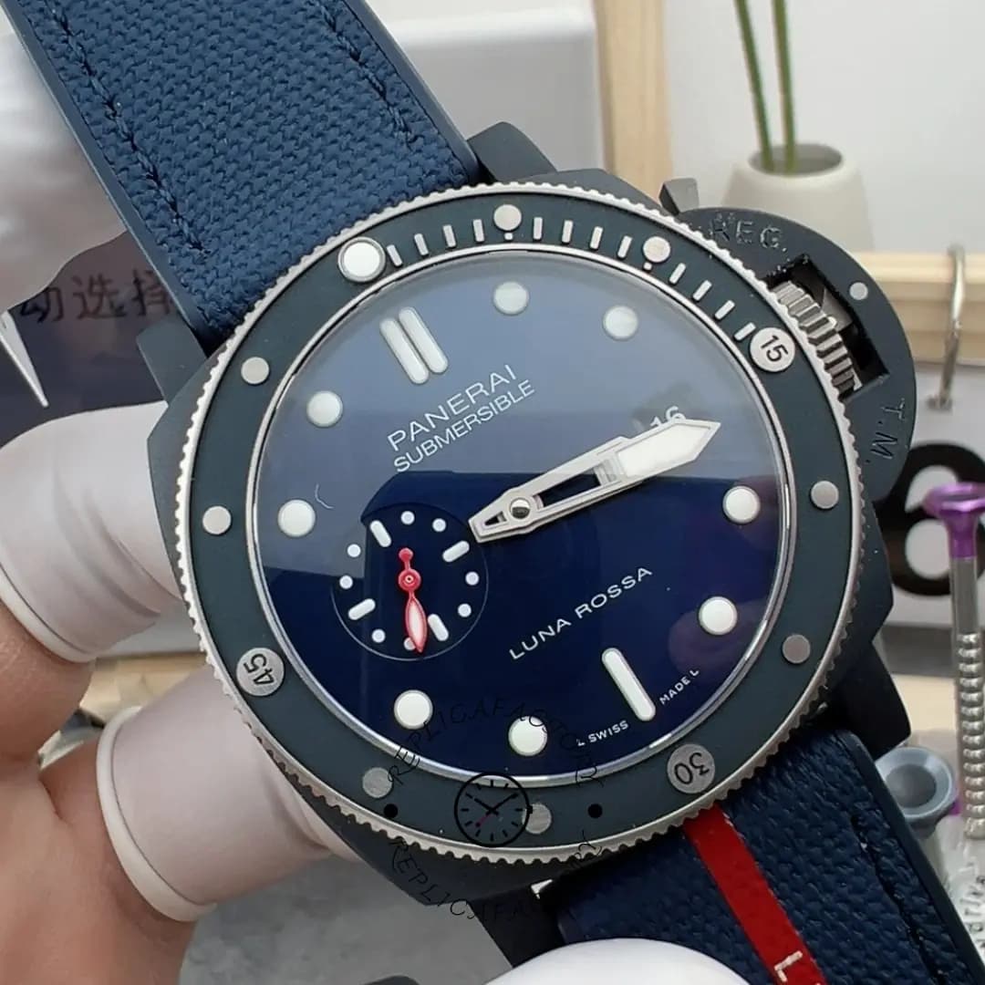 Panerai PAM01466 Replica Luminor Submersible Luna Rossa Ti-Ceramitech Blue Dial — view 1