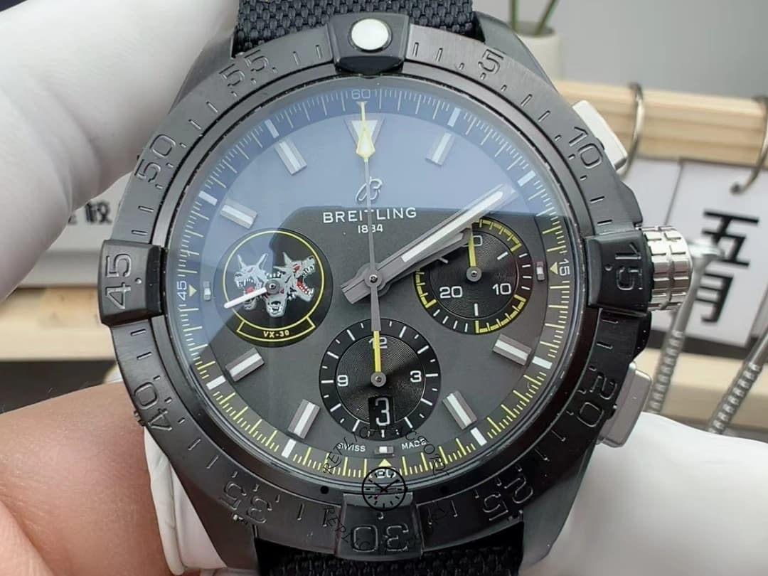 Breitling Avenger B01 Chronograph 44mm SB01472A1B1X1 Replica — view 1