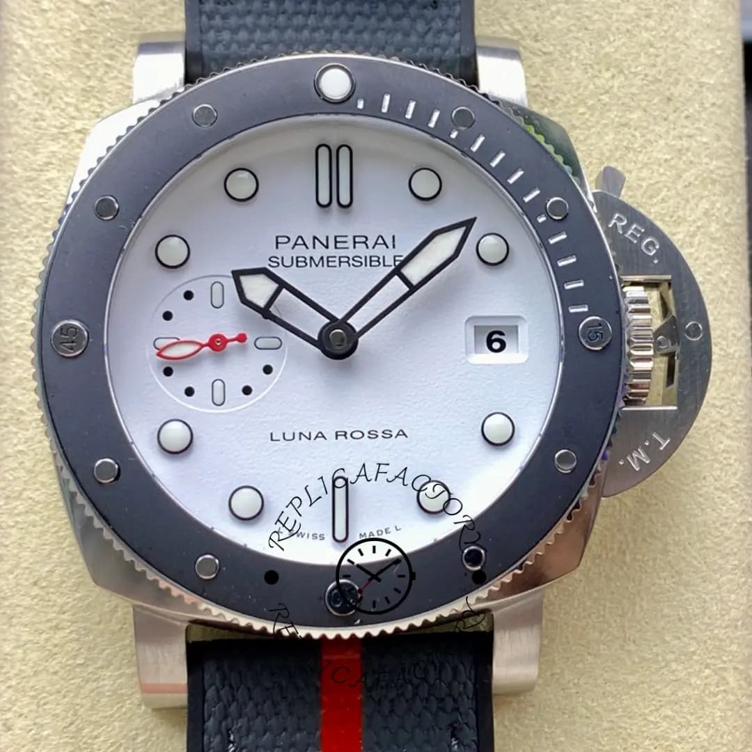 Panerai Submersible PAM01579 Luna Rossa Steel Replica 42MM White Dial — view 1