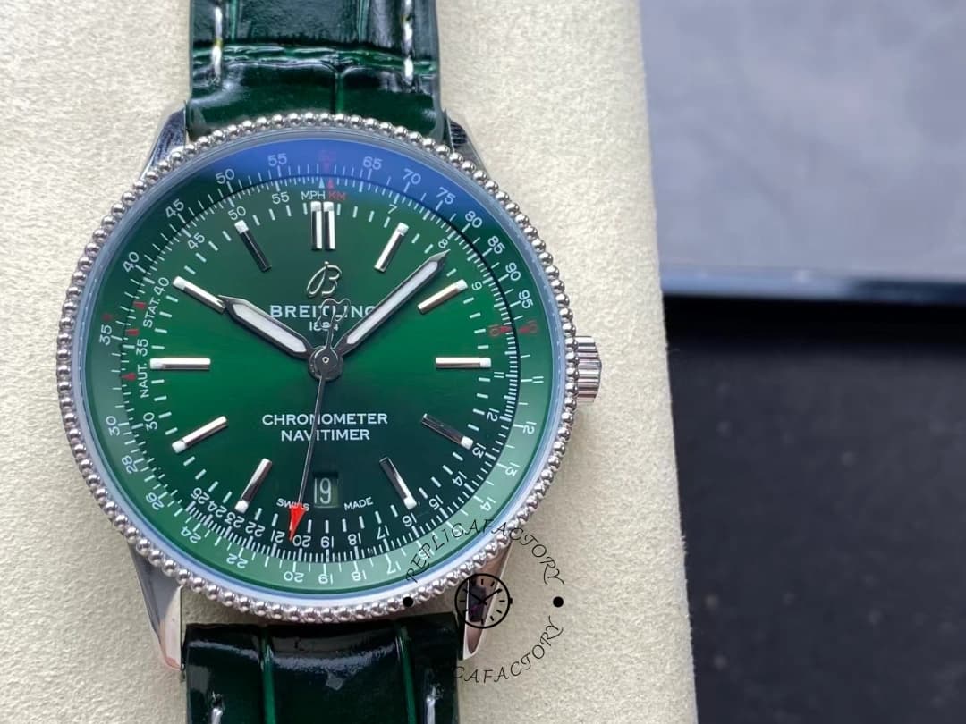 Breitling Navitimer Automatic 41 Replica A17326361L1P1 Green Leather Strap — view 1