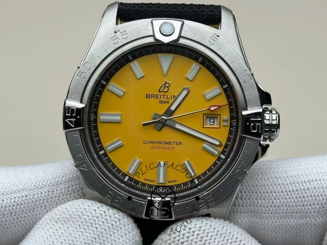 Breitling Avenger Automatic 45mm A17319101I1X1 Replica — view 1