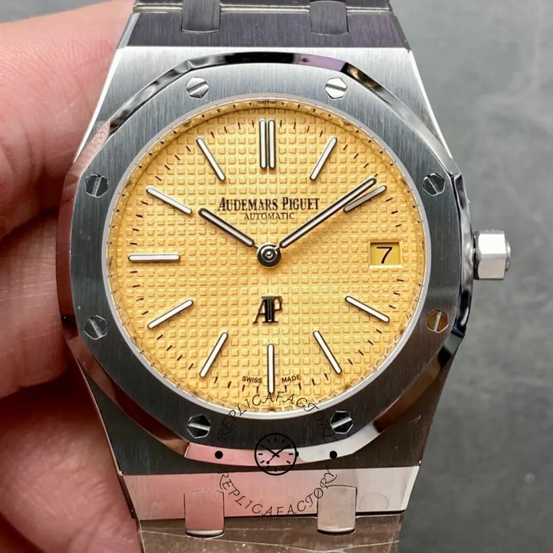 AP Royal Oak Jumbo Extra-Thin 39 Salmon Dial 15202BC.OO.1240BC.01 1:1 Clone — view 1
