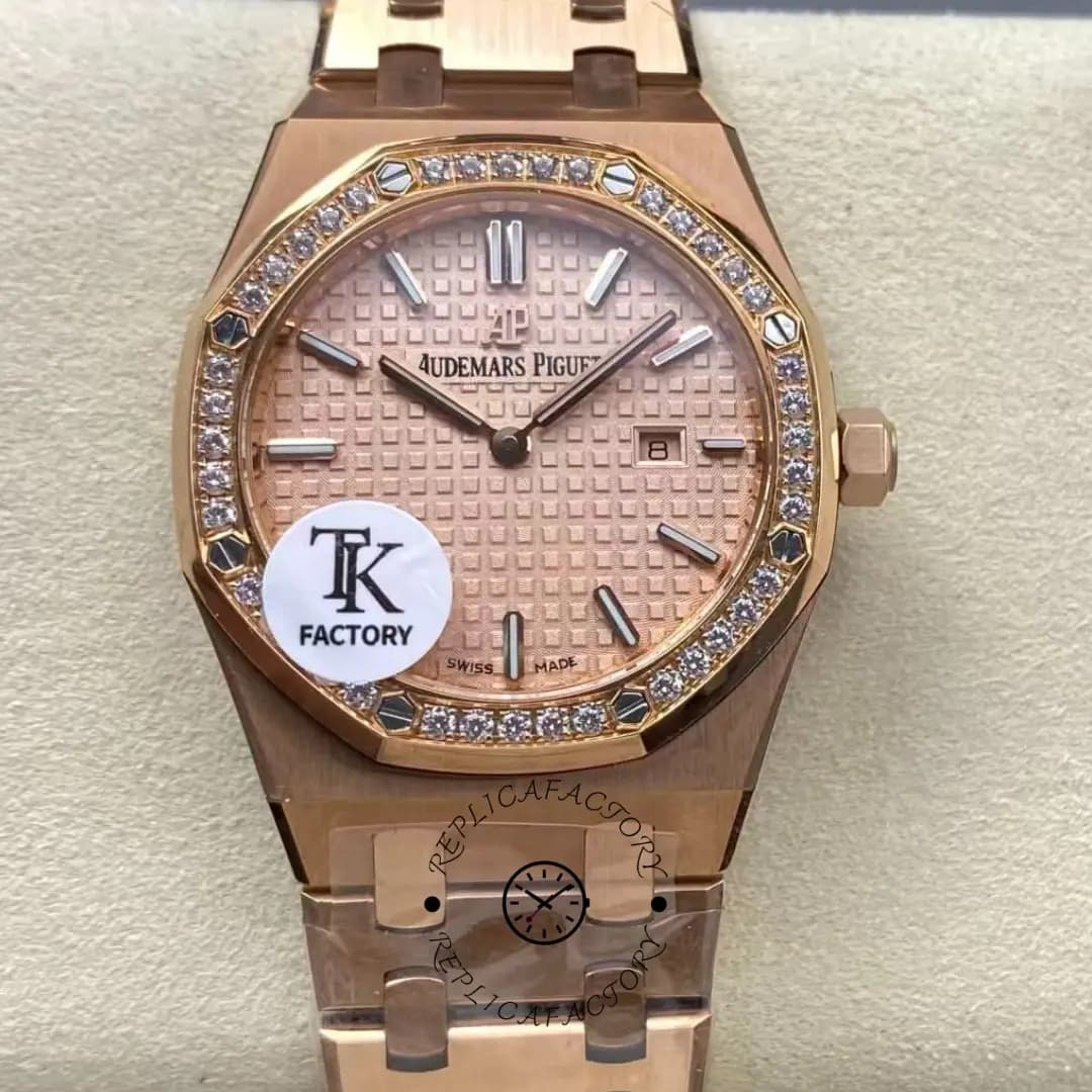 Replica AP Royal Oak Quartz 33mm Pink Dial 67651OR.ZZ.1261OR.03 — view 1