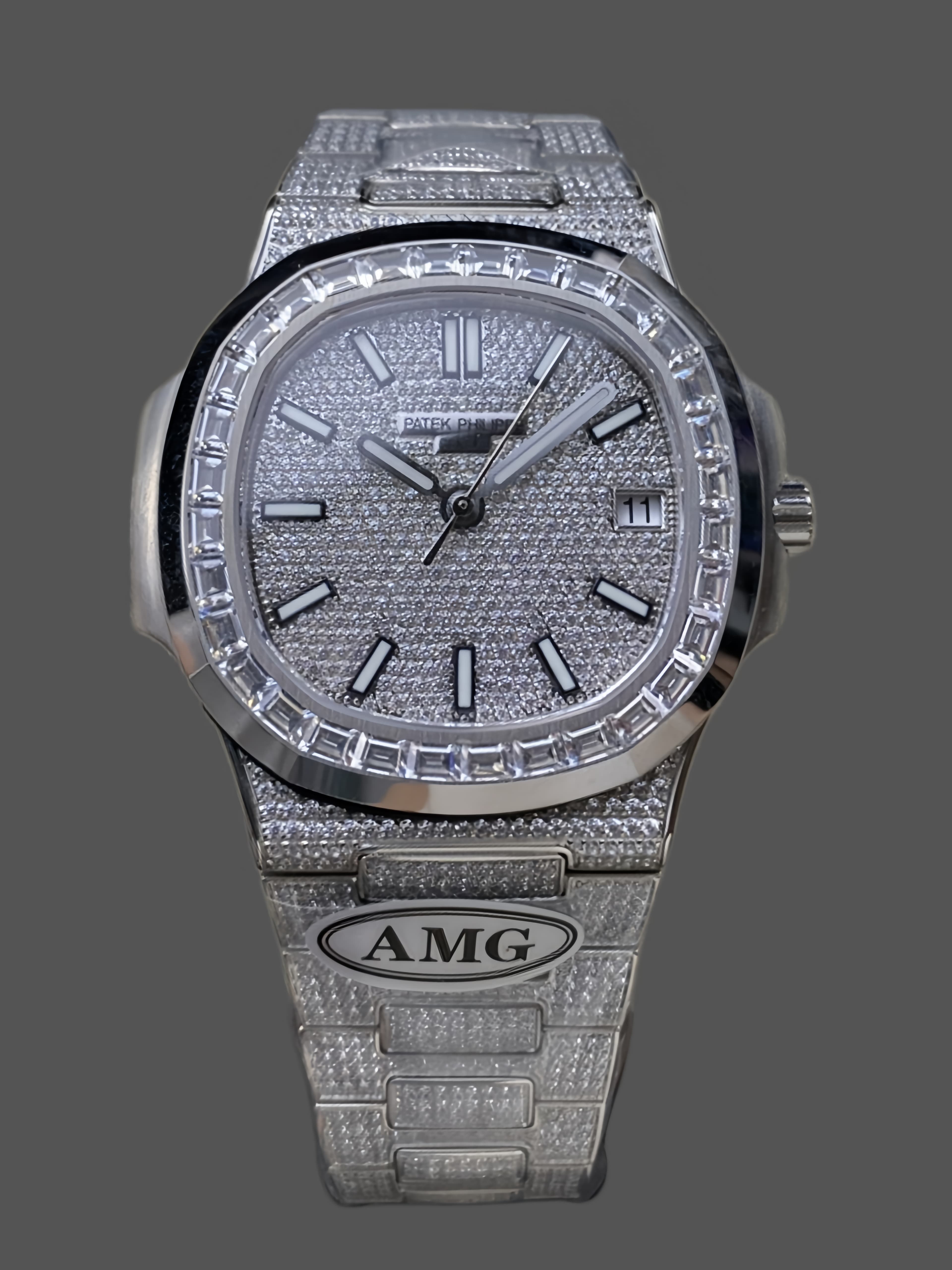 Patek Philippe Nautilus Diamond 5711 40mm & 35mm Replica Watch — view 1