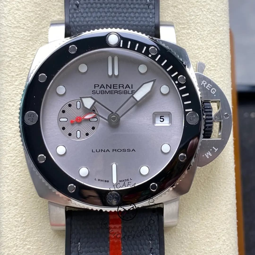 Replica Panerai PAM01681 Submersible Luna Rossa 44mm 37th America's Cup — view 1