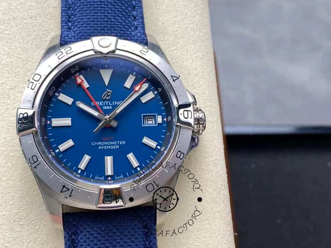 Breitling Avenger Automatic GMT A32320101C1X1 44mm Replica — view 1