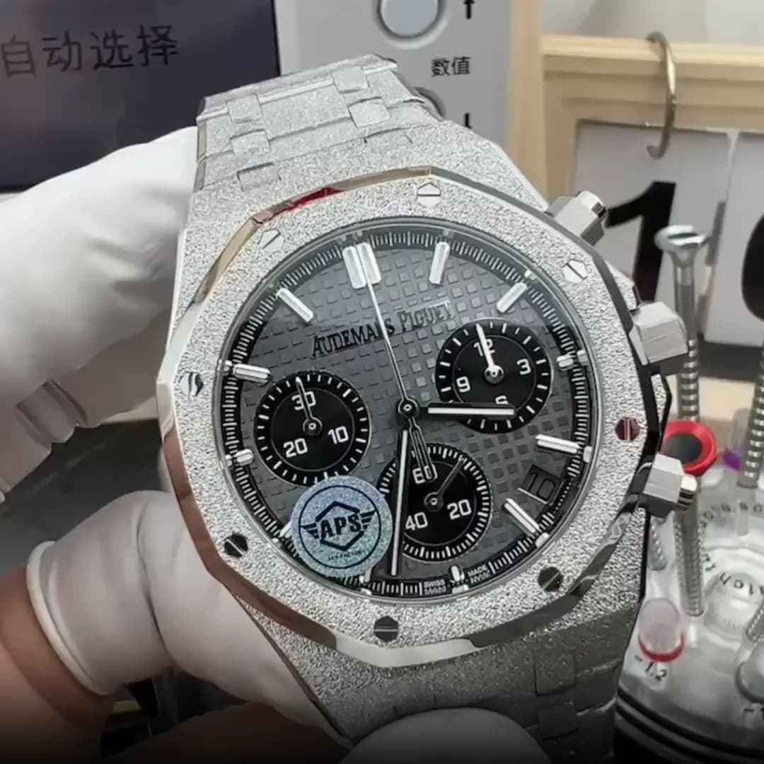 AP Royal Oak Chronograph 26240BC.GG.1324BC.01 Silver Case Replica — view 1