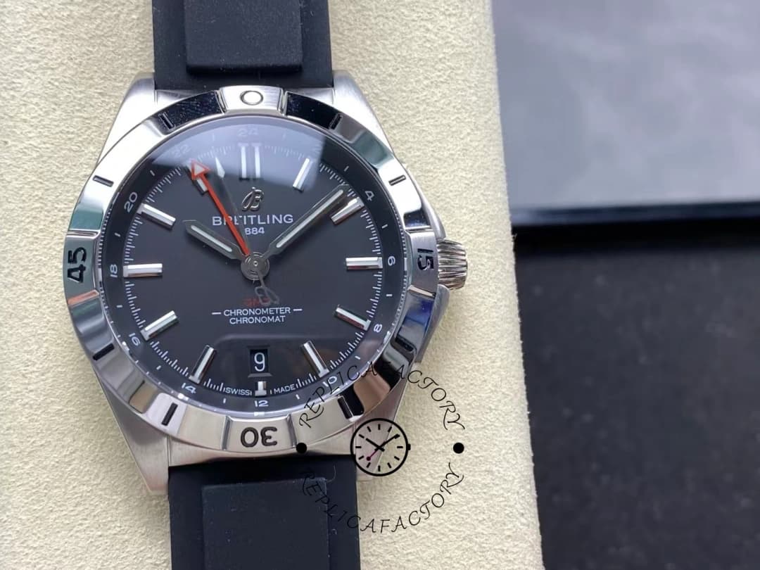 Breitling Chronomat GMT 40 A32398101B1A1 Rubber Strap Replica — view 1