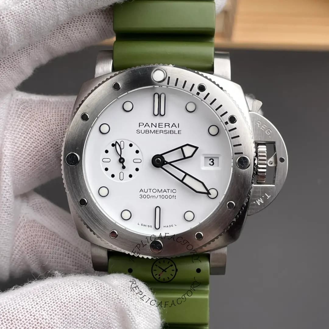 Panerai Luminor Submersible 300M PAM01226 QuarantaQuattro Bianco Replica — view 1
