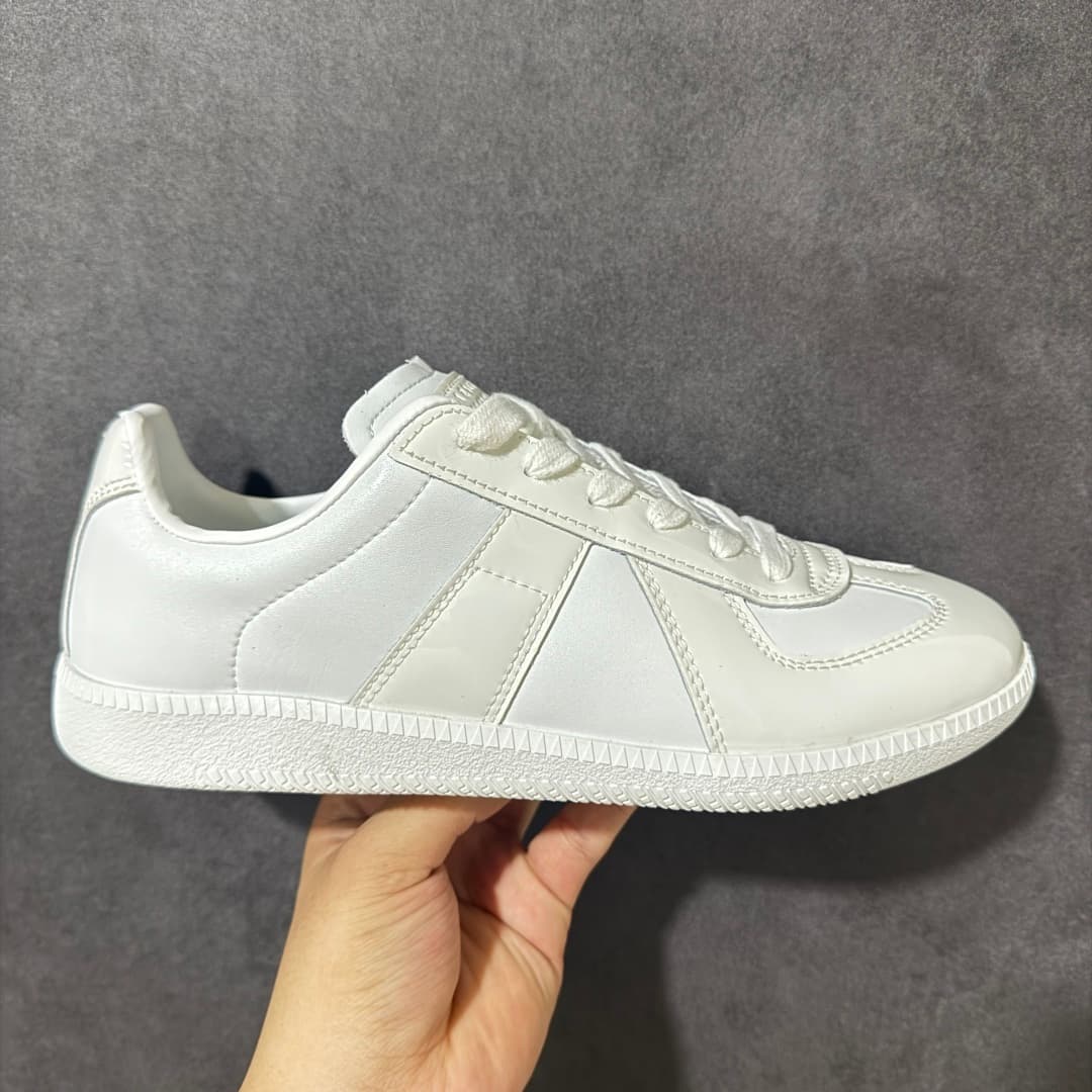 Replica Sneakers — view 1