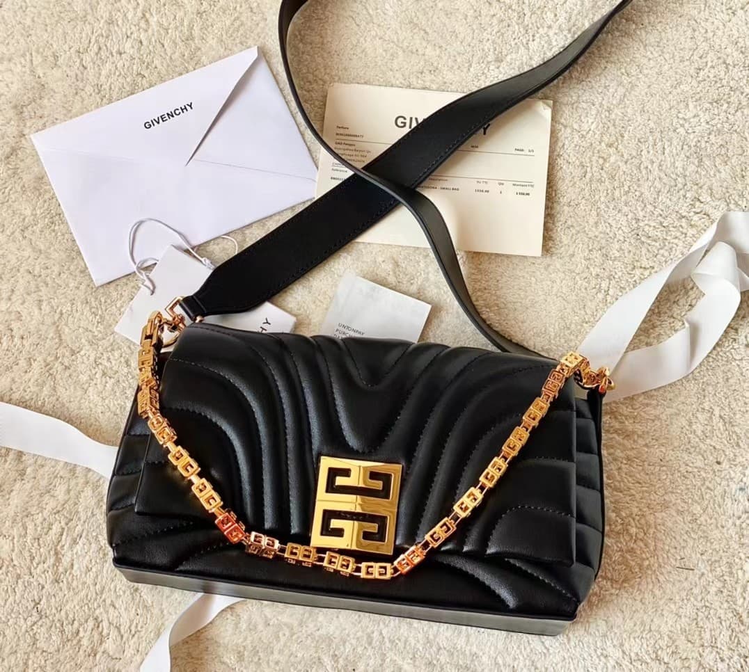 4G Soft Baguette Bag — view 1