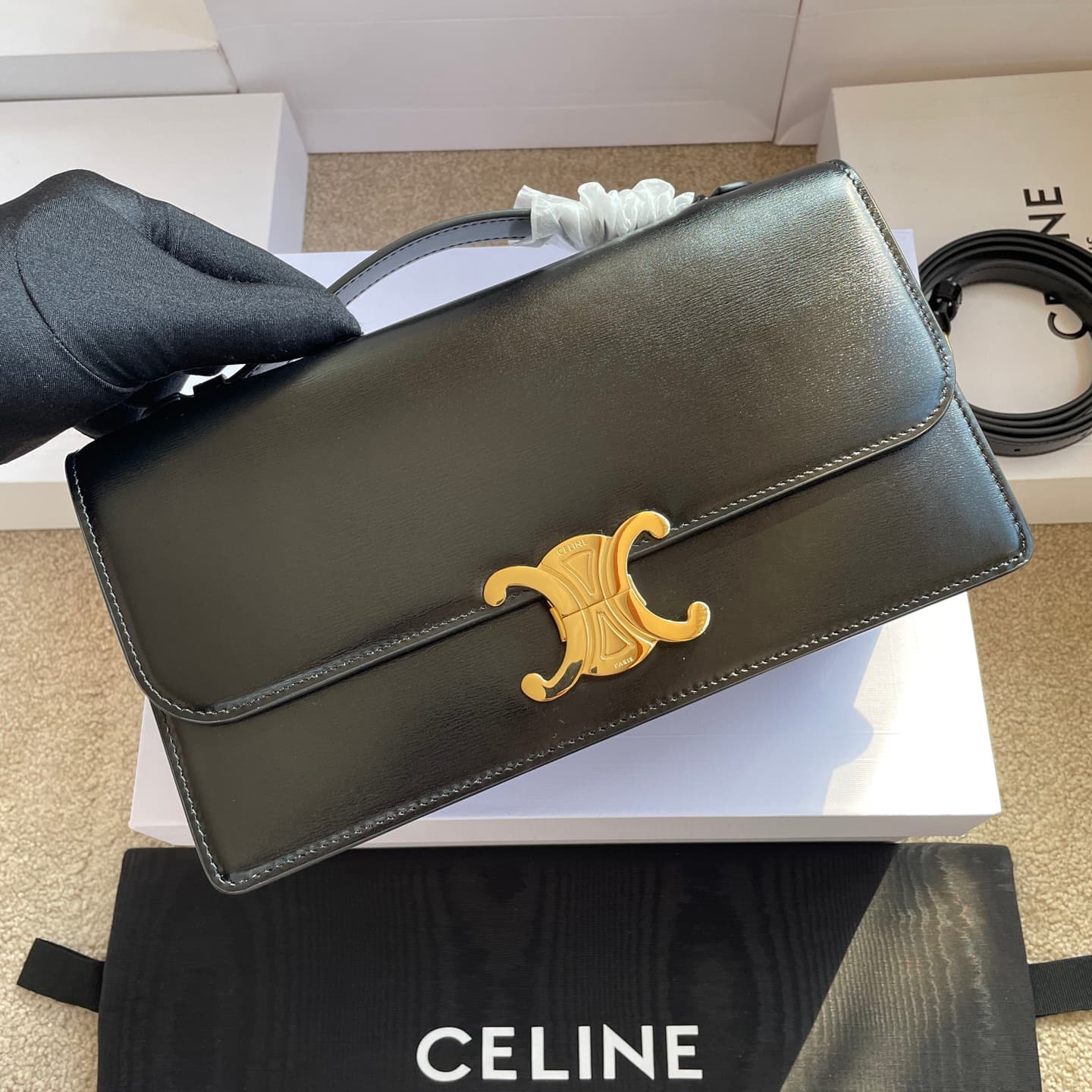 Triomphe Folio Medium Handbag — view 1
